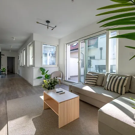 Lovag 12 Terrace Designer Apartment *